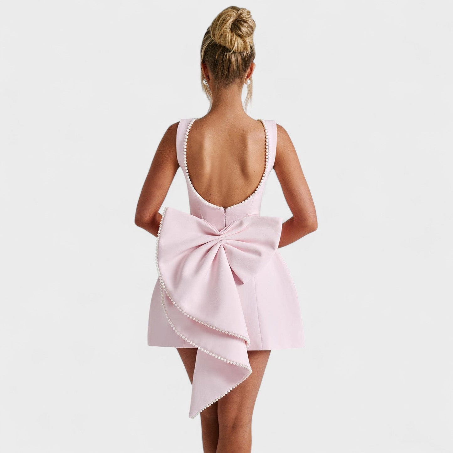 Carrie – Vestido Mini con Lazo de Perlas