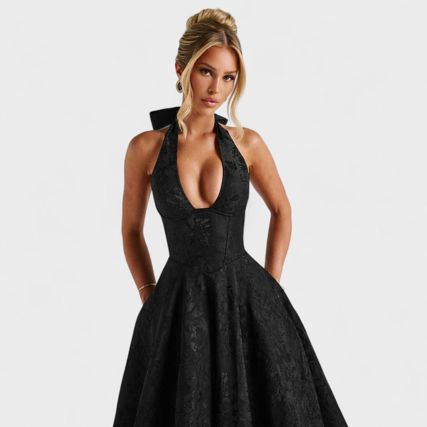 Effie – Vestido Midi Texturizado con Escote Halter