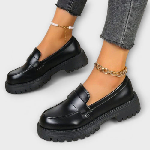 Mocasín para mujer con diseño ortopédico y cuña satinada Mocasín para mujer con diseño ortopédico y cuña satinada A minha loja