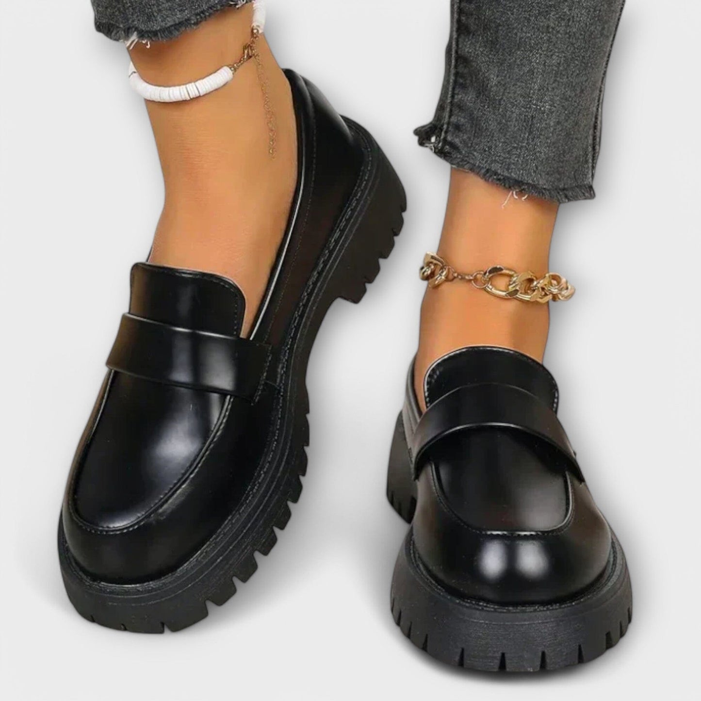Mocasín para mujer con diseño ortopédico y cuña satinada Mocasín para mujer con diseño ortopédico y cuña satinada A minha loja