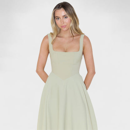Maribel – Vestido Midi con Escote Cuadrado