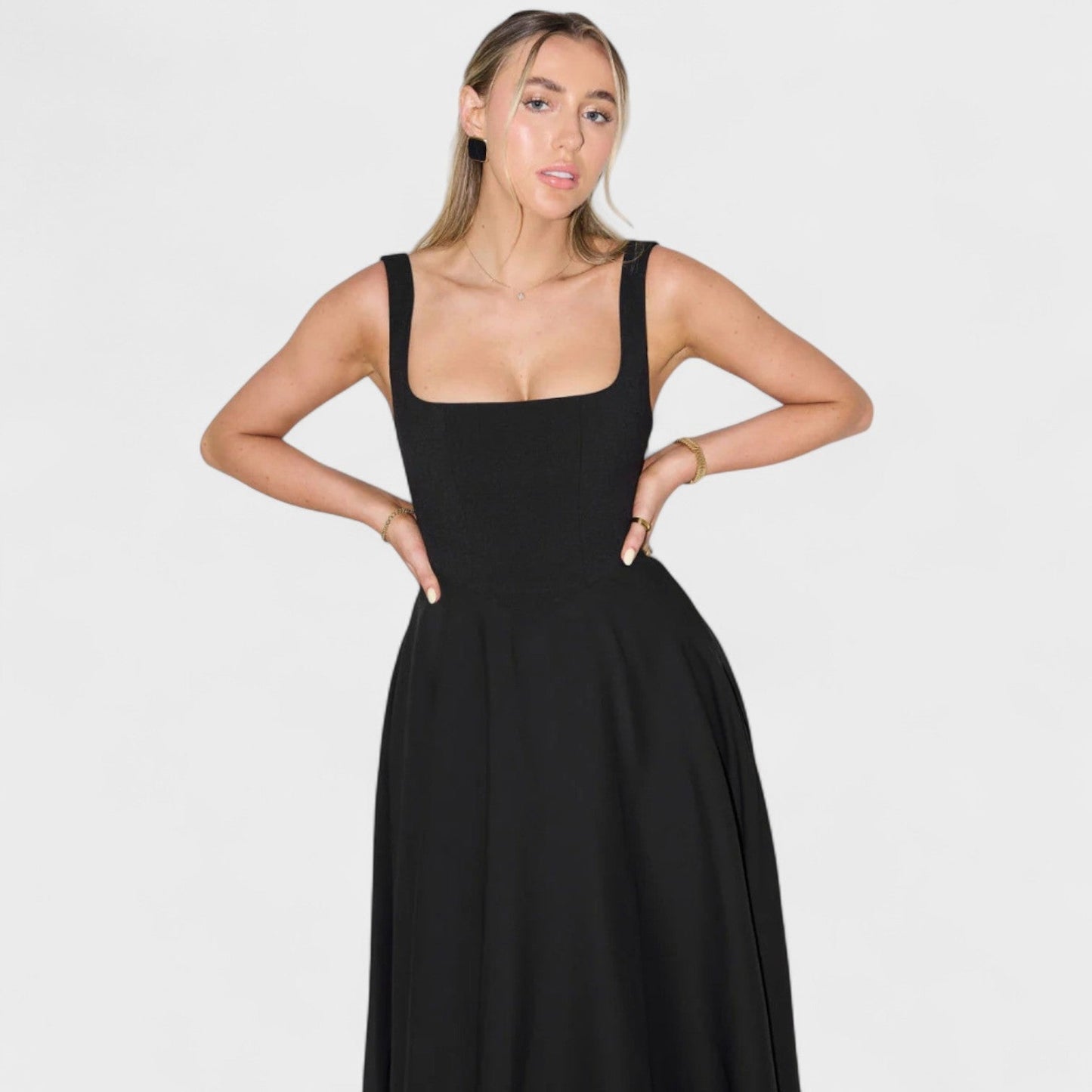 Maribel – Vestido Midi con Escote Cuadrado