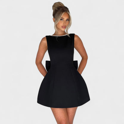 Carrie – Vestido Mini con Lazo de Perlas