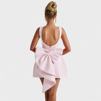 Carrie – Vestido Mini con Lazo de Perlas