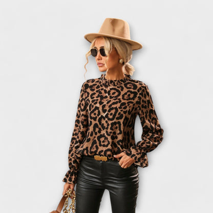 Kayla - Blusa de Leopardo con Cuello Plisado Kayla - Blusa de Leopardo con Cuello Plisado A minha loja 