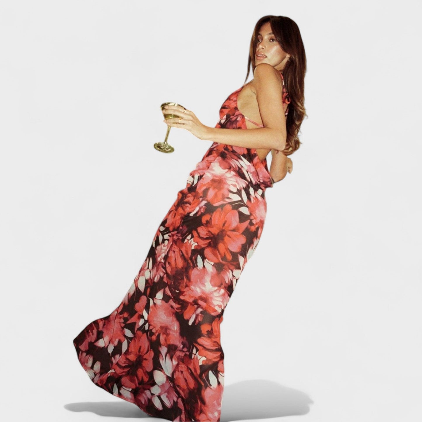 Freya Inferno – Vestido Largo Floral con Espalda Abierta