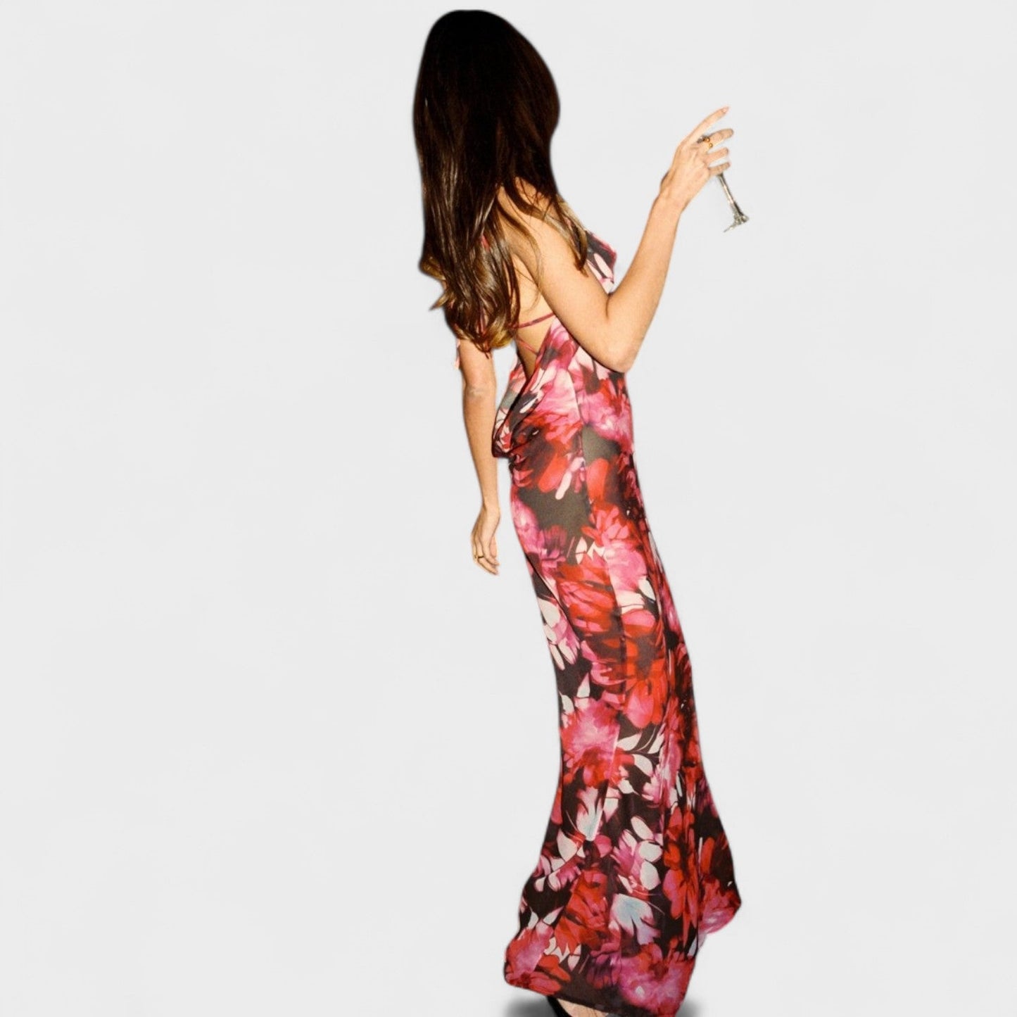 Freya Inferno – Vestido Largo Floral con Espalda Abierta