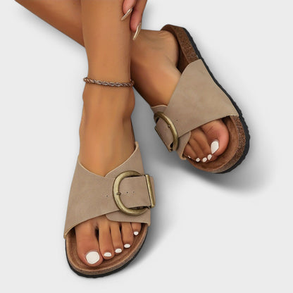 Margie – Sandalias tipo pantufla de corcho para mujer con diseño de hebilla Margie – Sandalias tipo pantufla de corcho para mujer con diseño de hebilla A minha loja 