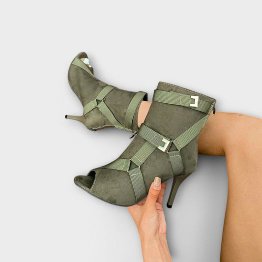 Sandalias elegantes de tacón con puntera abierta Sandalias elegantes de tacón con puntera abierta A minha loja 